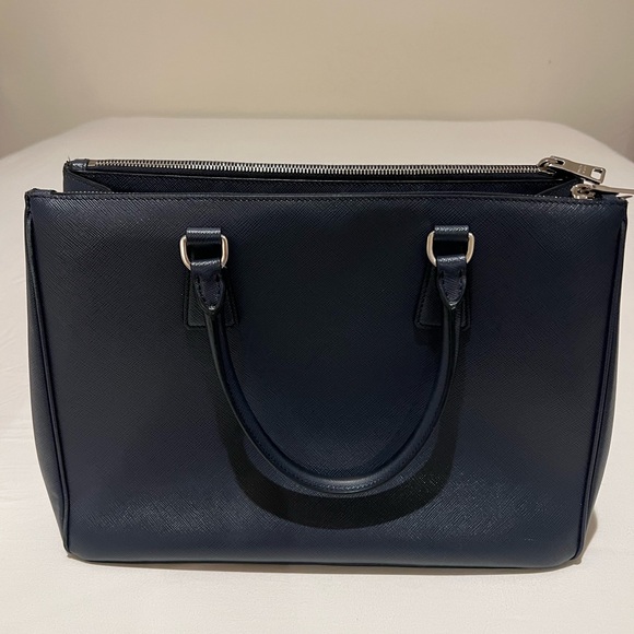 Prada Galleria Saffiano Leather Handbag - Authenticated - Picture 4 of 12